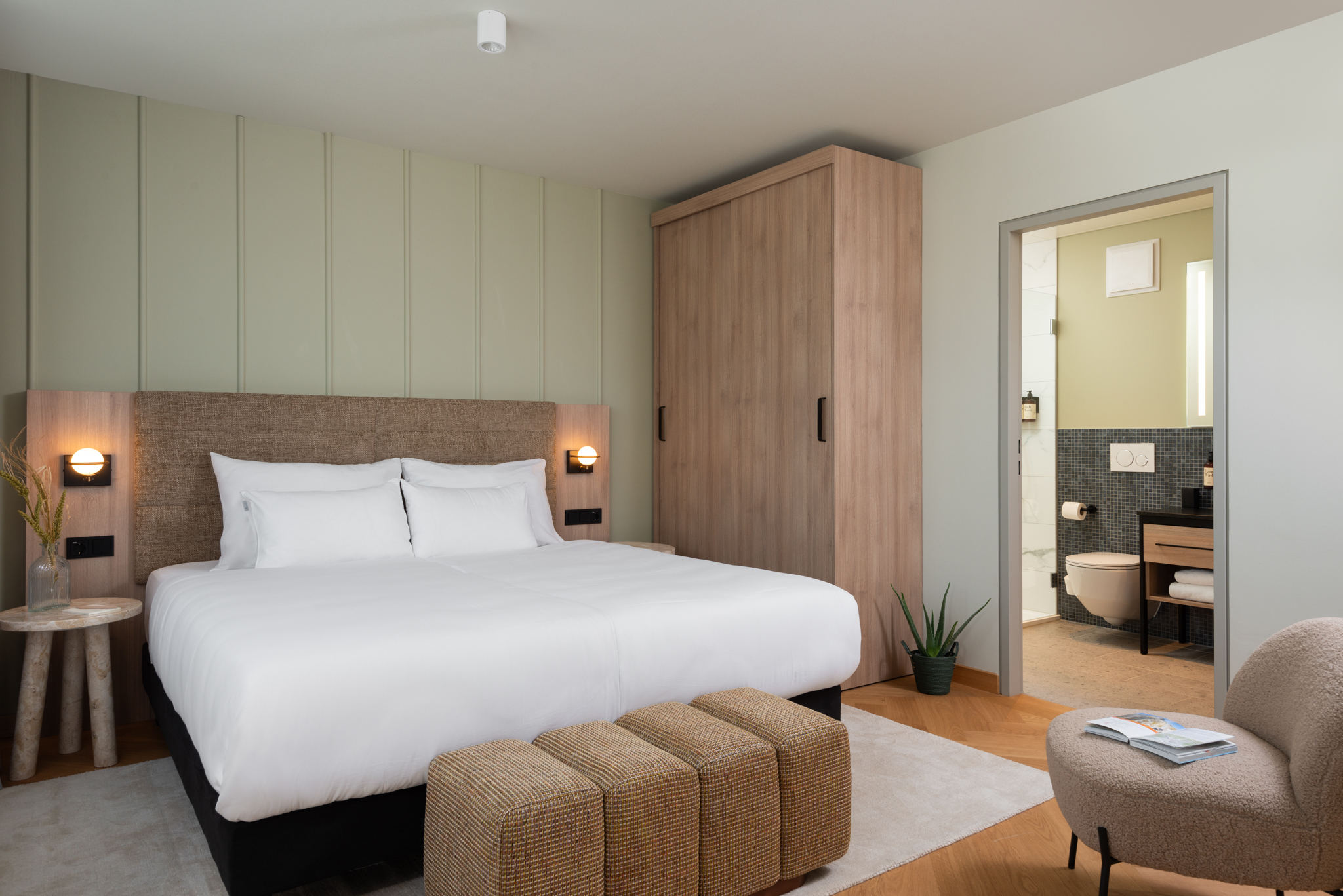 Stylishly designed penthouse room at master Mirabell, blending comfort and modern aesthetics.