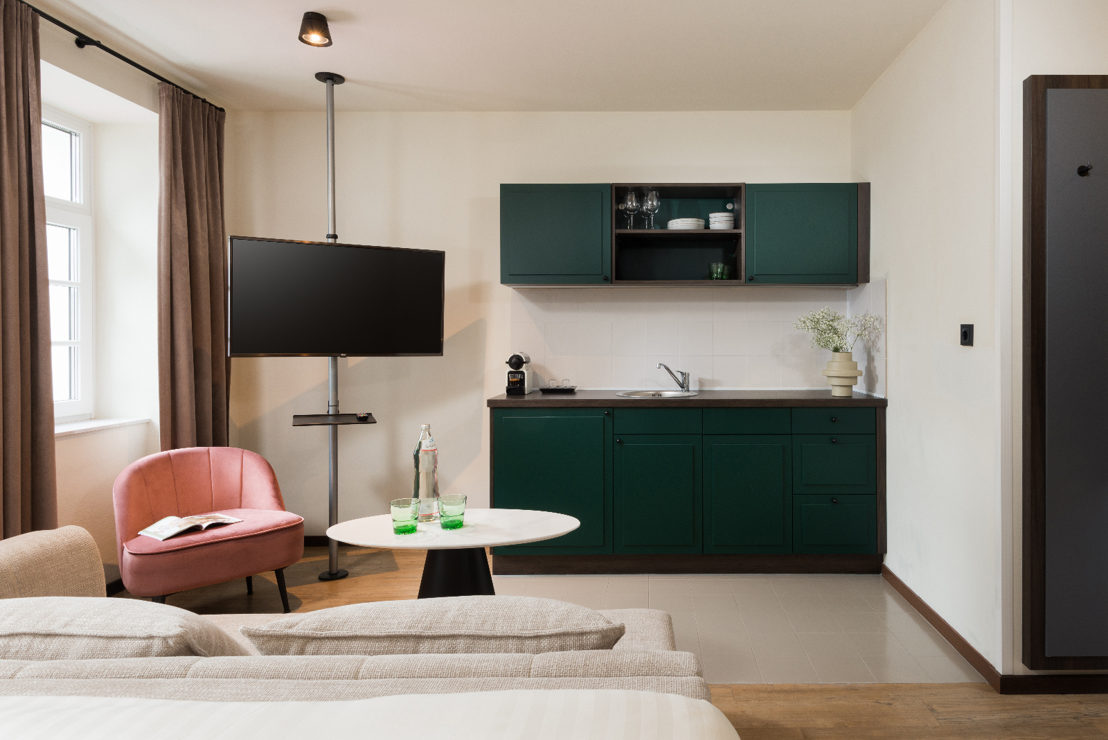 Sleek and practical kitchen in the deluxe studio at master Mirabell.